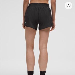 Lululemon hotty hot high-rise shorts 4” BLACK